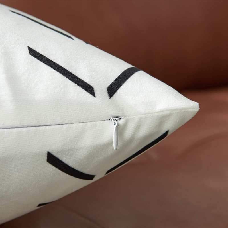 Décoration africaine traditionnelle - coussin Bogolan blanc – Image 3