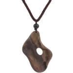 Colliers africains en bois