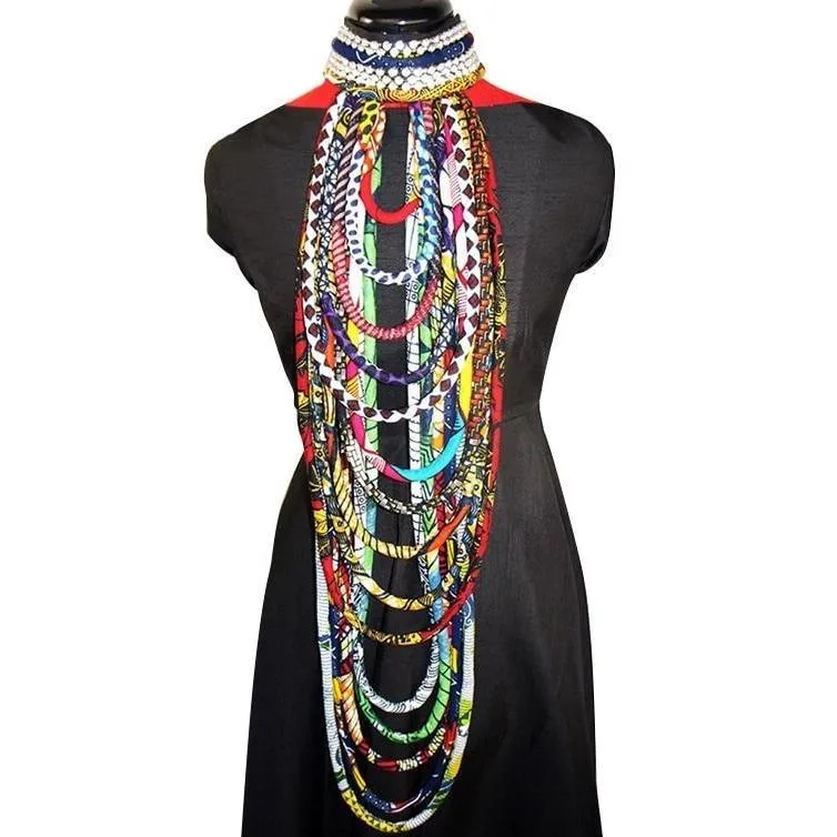Colliers africains en tissu